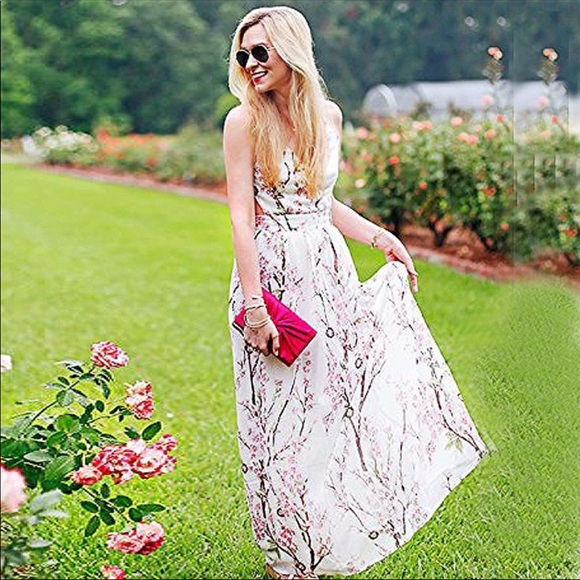Gorgeous floral backless maxi dress - Picture 4 of 7